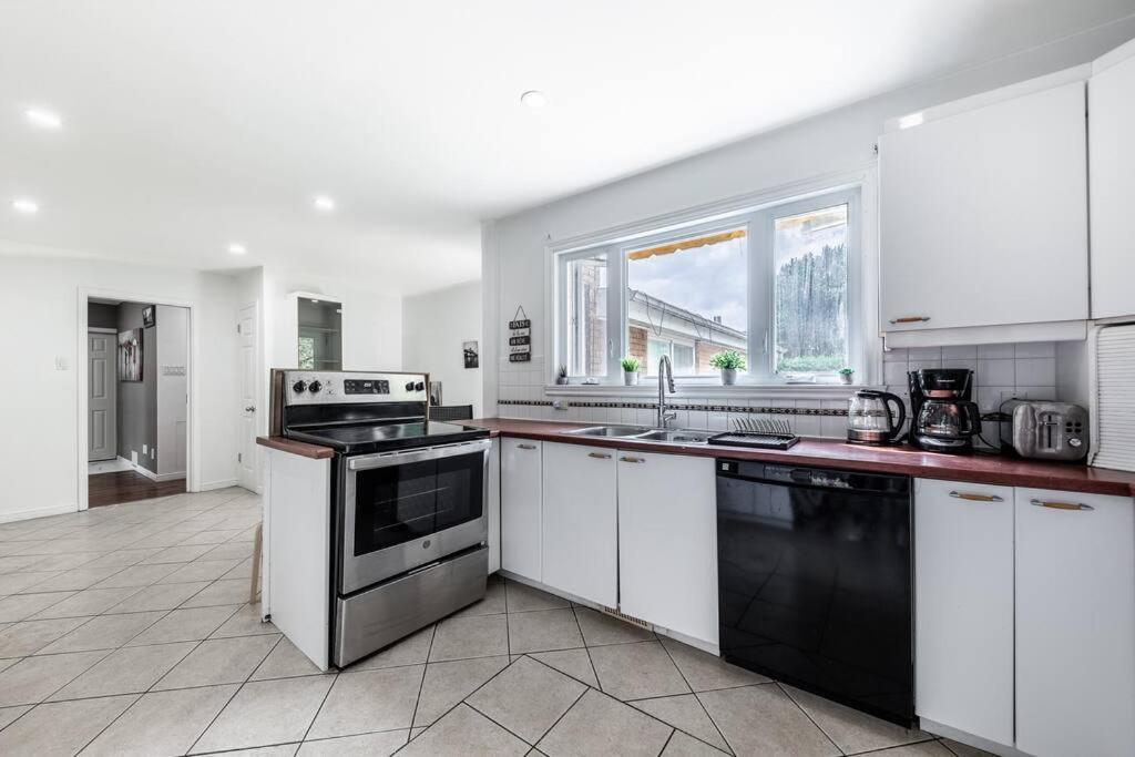 Spacious 4Br House Close To Dt Lejlighed Brossard Eksteriør billede