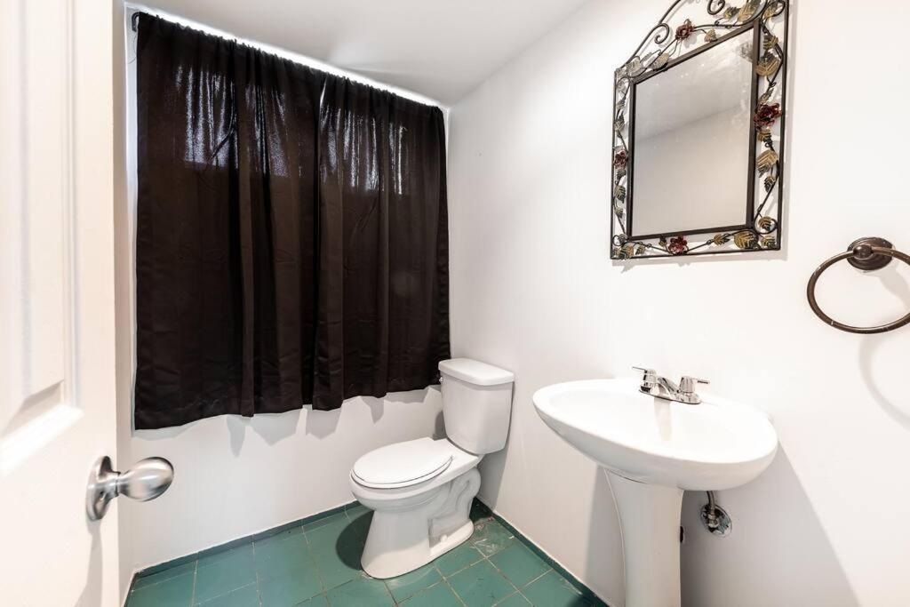 Spacious 4Br House Close To Dt Lejlighed Brossard Eksteriør billede