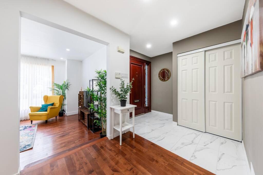 Spacious 4Br House Close To Dt Lejlighed Brossard Eksteriør billede