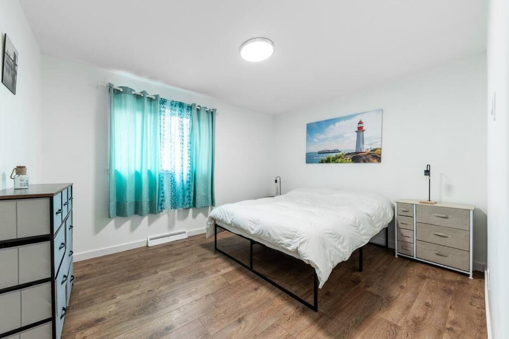 Spacious 4Br House Close To Dt Lejlighed Brossard Eksteriør billede